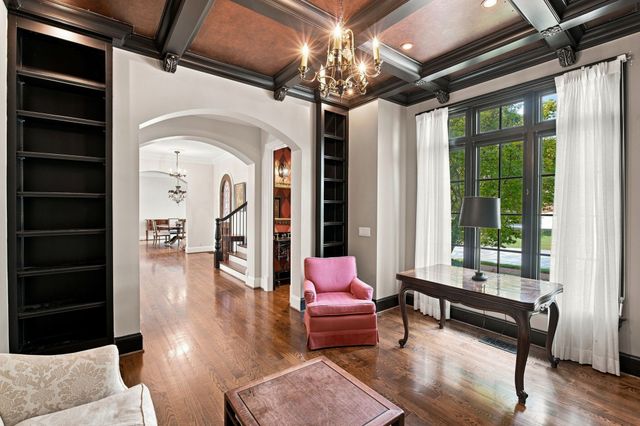 11 Middleton Park Ln, Nashville, TN 37215