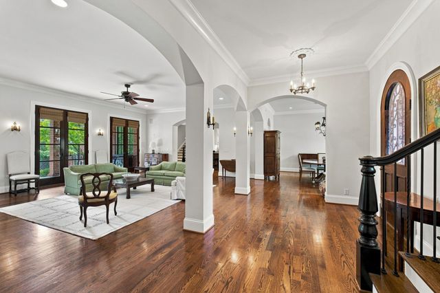 11 Middleton Park Ln, Nashville, TN 37215