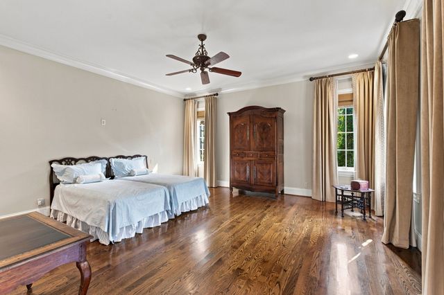 11 Middleton Park Ln, Nashville, TN 37215