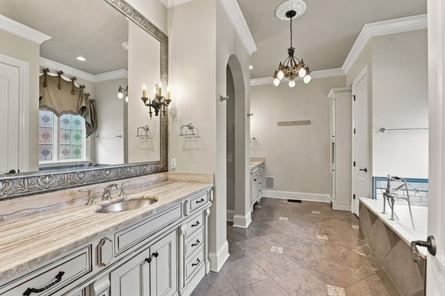 11 Middleton Park Ln, Nashville, TN 37215