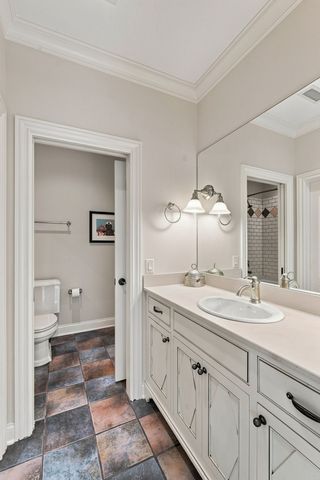 11 Middleton Park Ln, Nashville, TN 37215