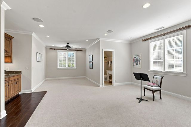 11 Middleton Park Ln, Nashville, TN 37215
