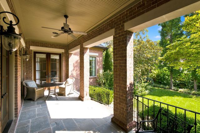 11 Middleton Park Ln, Nashville, TN 37215