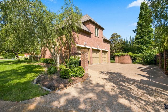 11 Middleton Park Ln, Nashville, TN 37215
