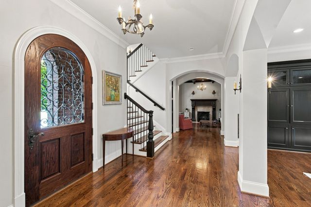 11 Middleton Park Ln, Nashville, TN 37215