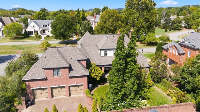 11 Middleton Park Ln, Nashville, TN 37215