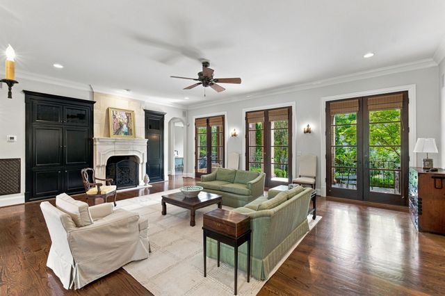 11 Middleton Park Ln, Nashville, TN 37215