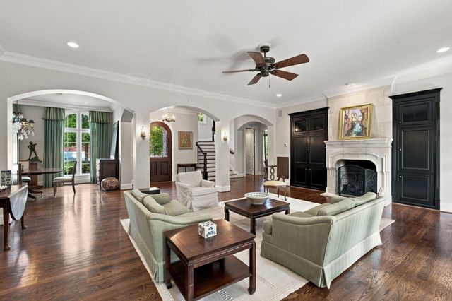 11 Middleton Park Ln, Nashville, TN 37215