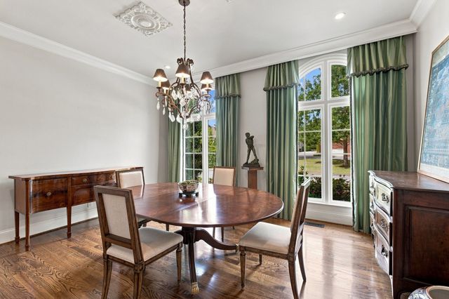 11 Middleton Park Ln, Nashville, TN 37215