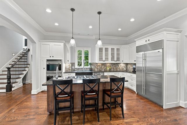 11 Middleton Park Ln, Nashville, TN 37215