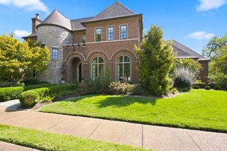 11 Middleton Park Ln, Nashville, TN 37215