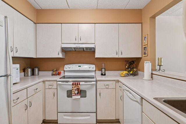 3320 Louisiana Avenue S 311, Saint Louis Park, MN 55426
