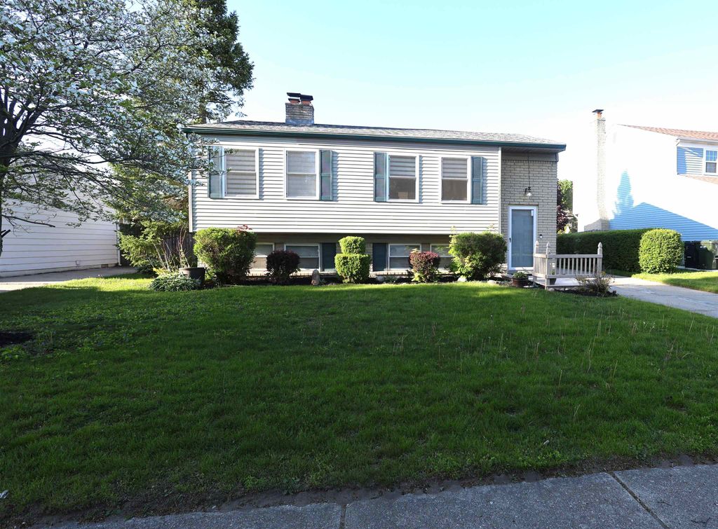 13187 Churchill, Sterling Heights, MI 48313