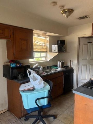 5423 Grace Point Lane, Houston, TX 77048