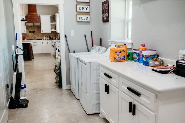 208 Chicken Field Road, Whitewright, TX 75491