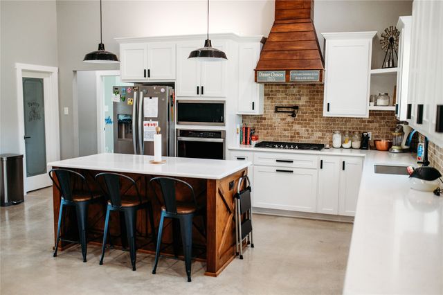 208 Chicken Field Road, Whitewright, TX 75491