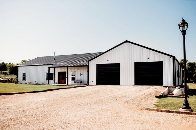 208 Chicken Field Road, Whitewright, TX 75491