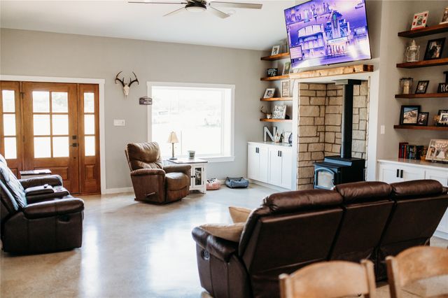 208 Chicken Field Road, Whitewright, TX 75491