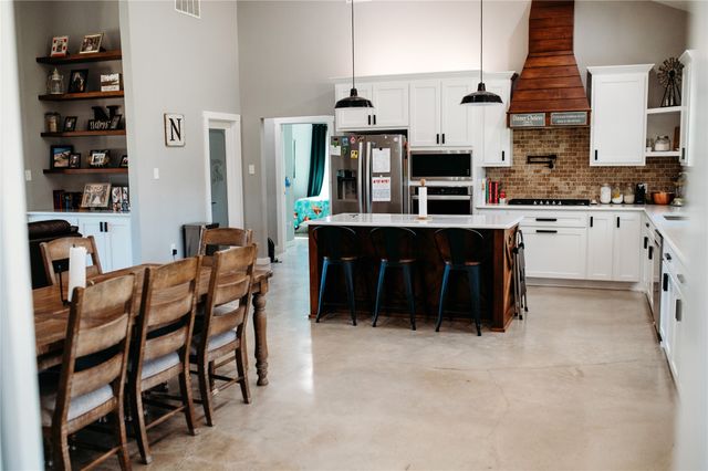 208 Chicken Field Road, Whitewright, TX 75491