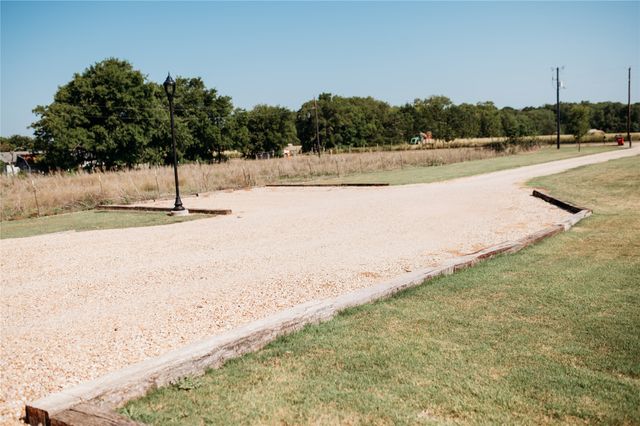 208 Chicken Field Road, Whitewright, TX 75491