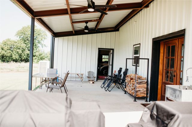 208 Chicken Field Road, Whitewright, TX 75491