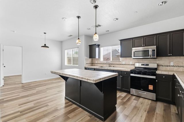 1443 Sidonia Street, Hanford, CA 93230