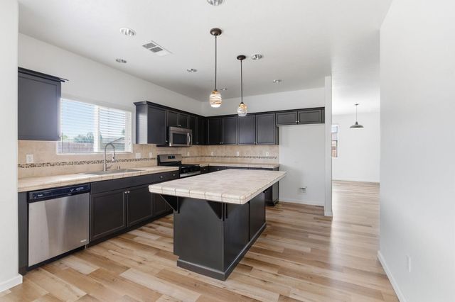 1443 Sidonia Street, Hanford, CA 93230