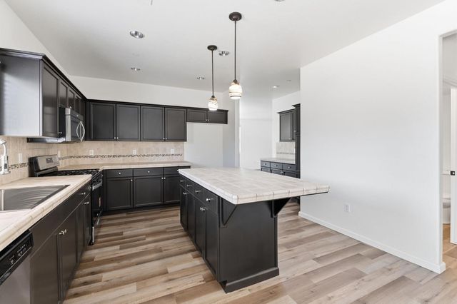 1443 Sidonia Street, Hanford, CA 93230