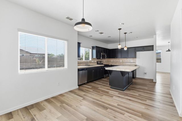 1443 Sidonia Street, Hanford, CA 93230