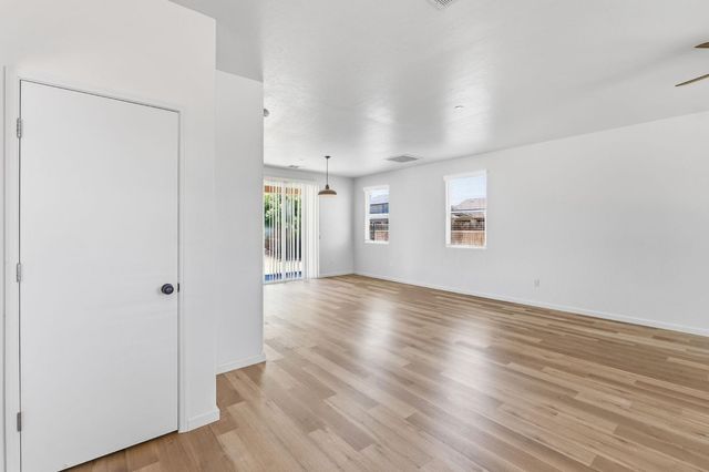 1443 Sidonia Street, Hanford, CA 93230