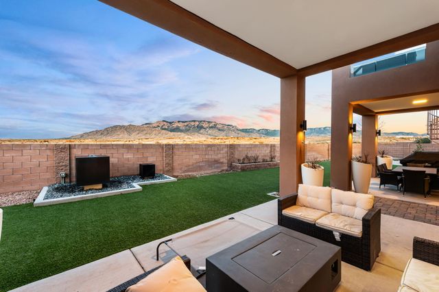 10434 Amara Vista Court NE, Albuquerque, NM 87113