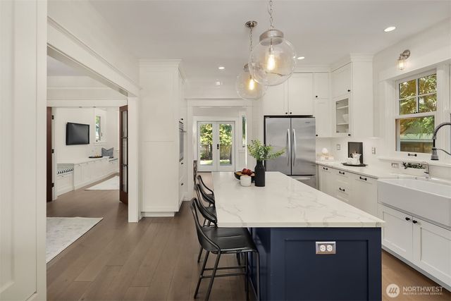2442 6th W, Seattle, WA 98119