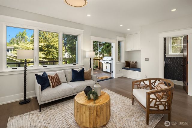 2442 6th W, Seattle, WA 98119
