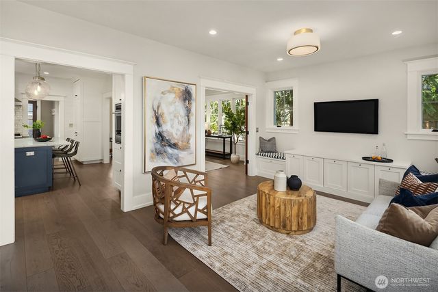 2442 6th W, Seattle, WA 98119