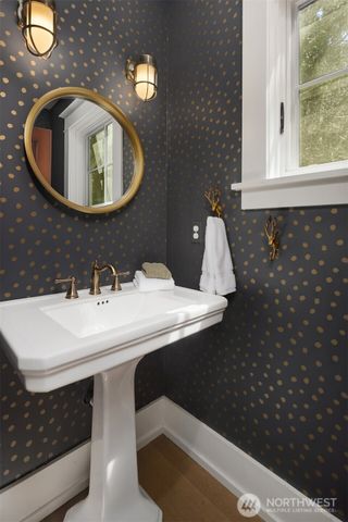 2442 6th W, Seattle, WA 98119
