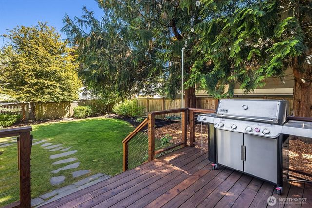 2442 6th W, Seattle, WA 98119