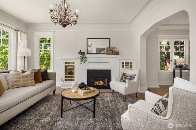 2442 6th W, Seattle, WA 98119