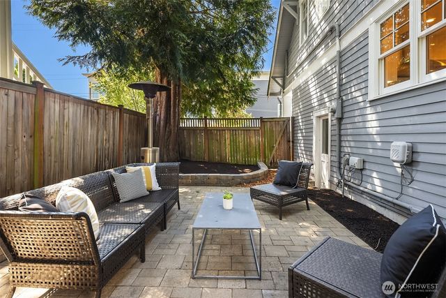 2442 6th W, Seattle, WA 98119