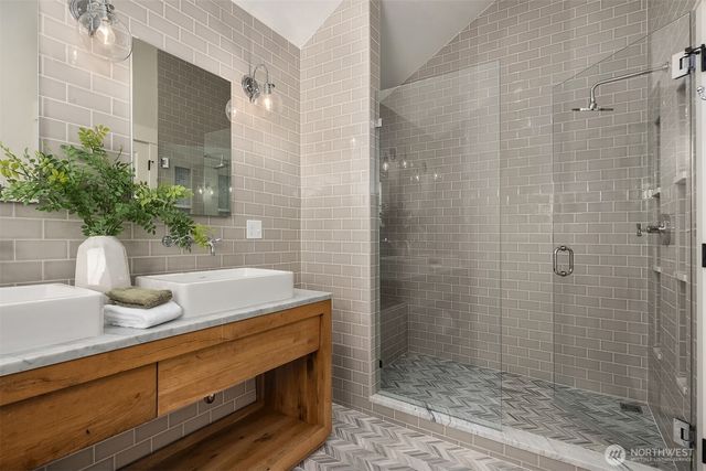 2442 6th W, Seattle, WA 98119
