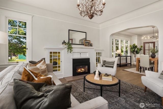 2442 6th W, Seattle, WA 98119