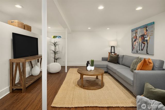2442 6th W, Seattle, WA 98119