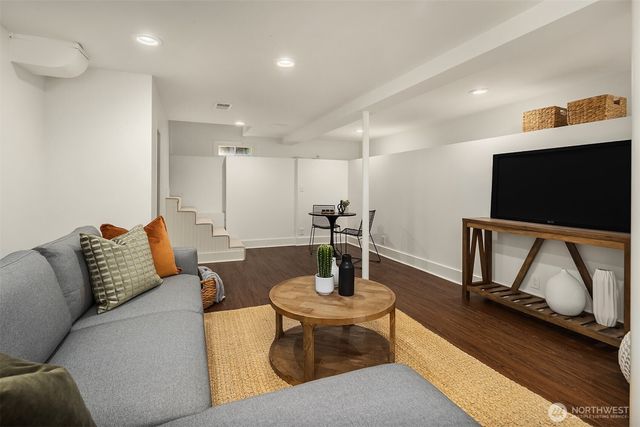 2442 6th W, Seattle, WA 98119