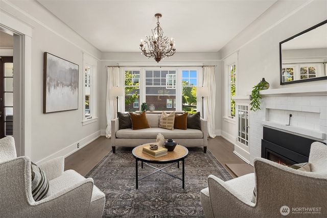 2442 6th W, Seattle, WA 98119