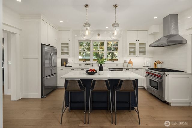 2442 6th W, Seattle, WA 98119