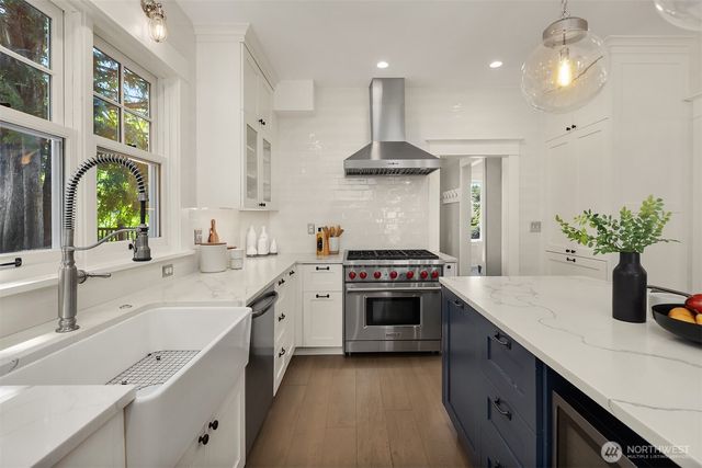 2442 6th W, Seattle, WA 98119