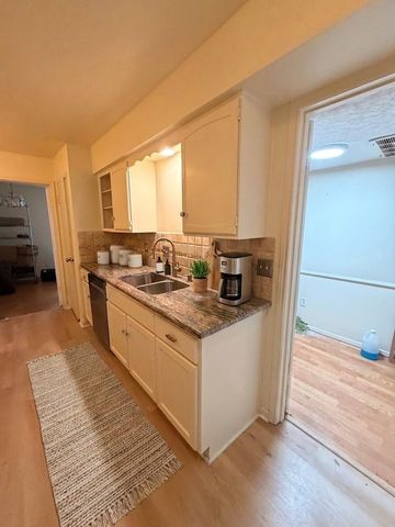 359 N Post Oak Lane 318, Houston, TX 77024