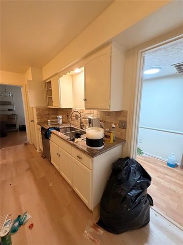 359 N Post Oak Lane 318, Houston, TX 77024