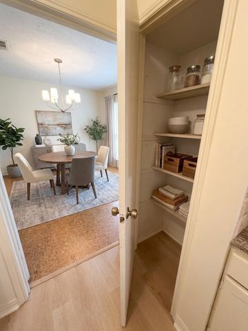 359 N Post Oak Lane 318, Houston, TX 77024