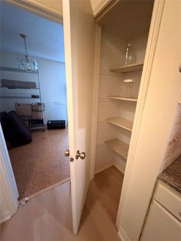 359 N Post Oak Lane 318, Houston, TX 77024
