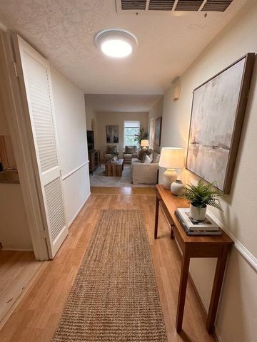 359 N Post Oak Lane 318, Houston, TX 77024